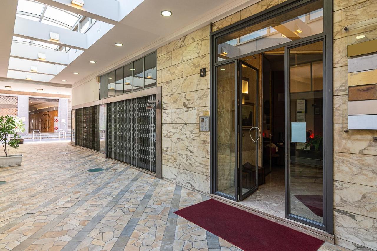 Classbnb - Two Apartments 400 Meters From The Duomo Milan Extérieur photo